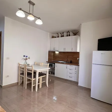 Apartment Mire *